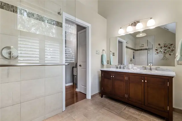 306 Hillcrest Drive gallery image 15