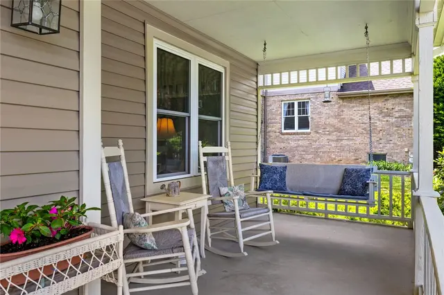 306 Hillcrest Drive gallery image 16