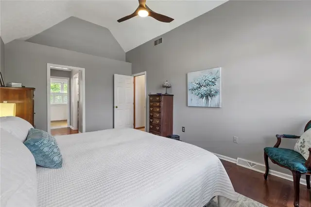306 Hillcrest Drive gallery image 19