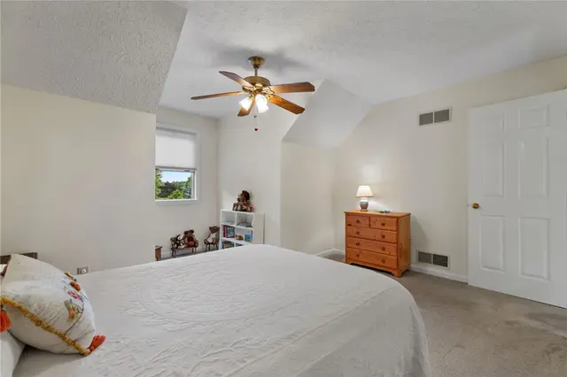 306 Hillcrest Drive gallery image 21