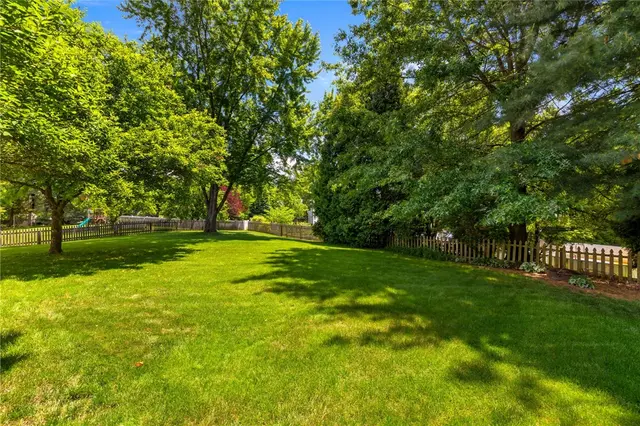 306 Hillcrest Drive gallery image 27