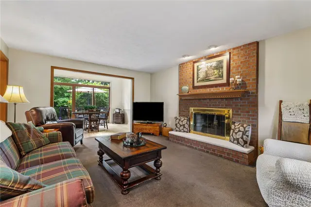 306 Hillcrest Drive gallery image 35