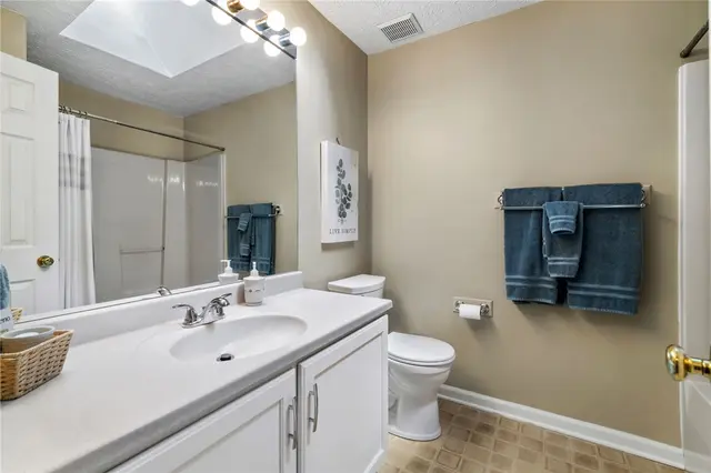 306 Hillcrest Drive gallery image 39