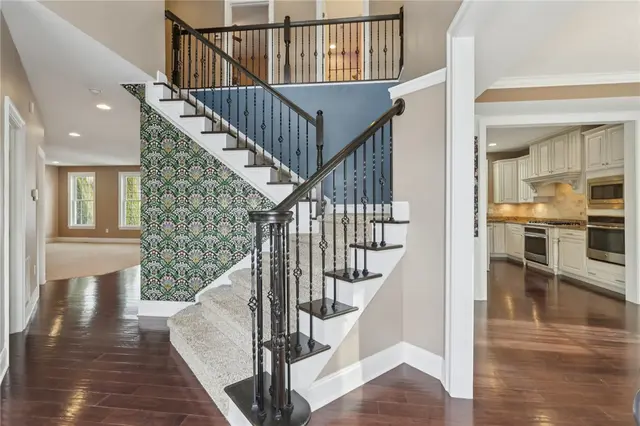 306 Sapling Court gallery image 9