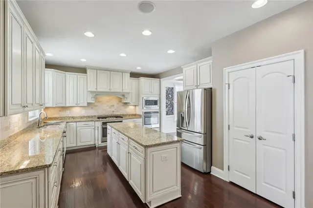 306 Sapling Court gallery image 21