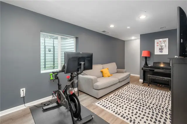 307 Cross Creek Dr gallery image 3