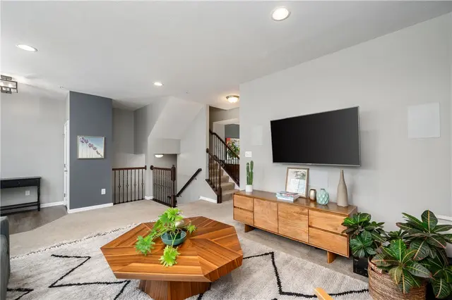 307 Cross Creek Dr gallery image 9