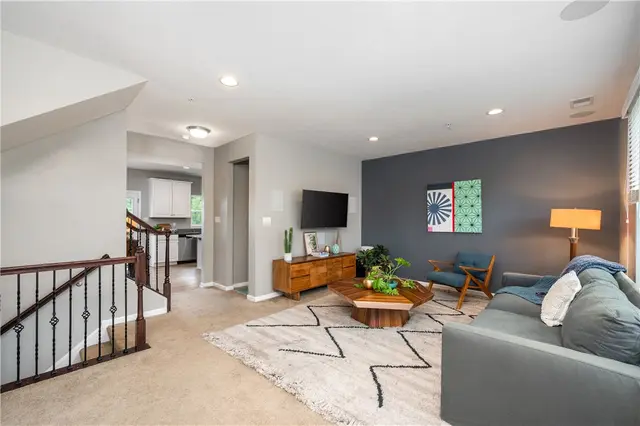 307 Cross Creek Dr gallery image 13