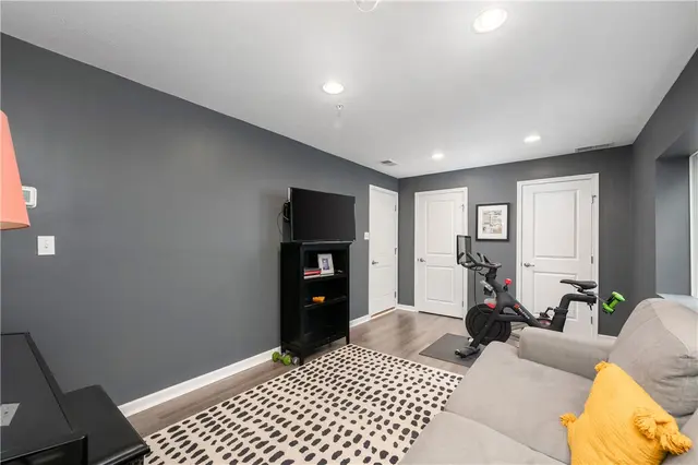307 Cross Creek Dr gallery image 16
