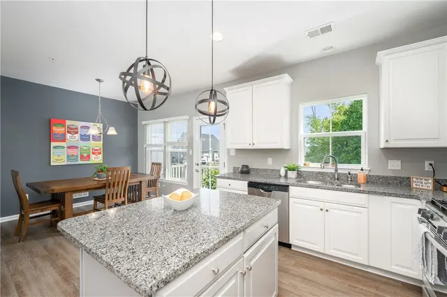307 Cross Creek Dr gallery image 17
