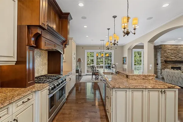 307 Georgetowne Ct gallery image 4