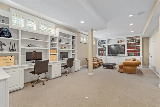307 Georgetowne Ct gallery image 7