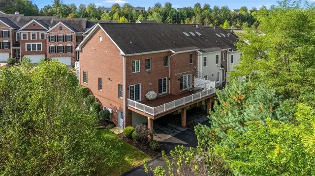 307 Georgetowne Ct gallery image 21