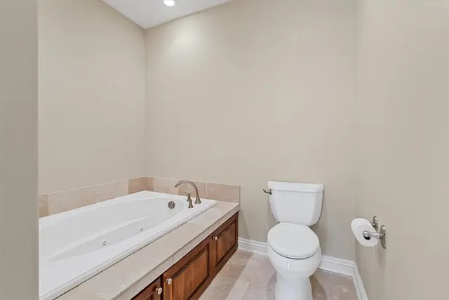 307 Georgetowne Ct gallery image 37