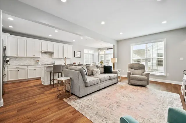 307 Harlequin Street gallery image 13
