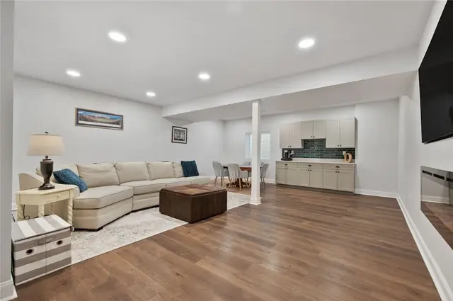 307 Harlequin Street gallery image 26