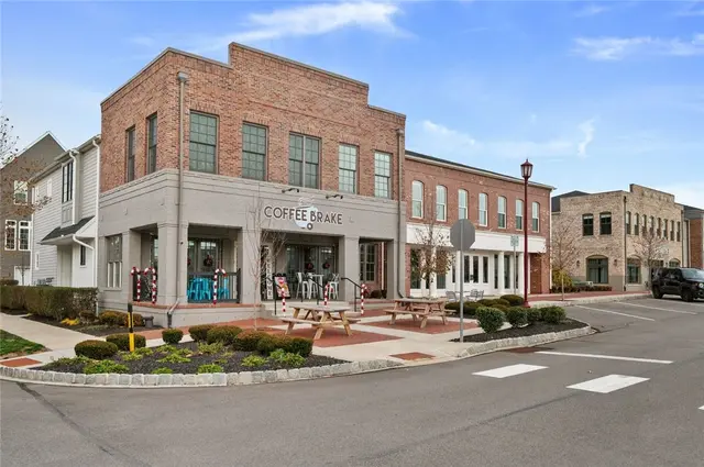 307 Harlequin Street gallery image 37