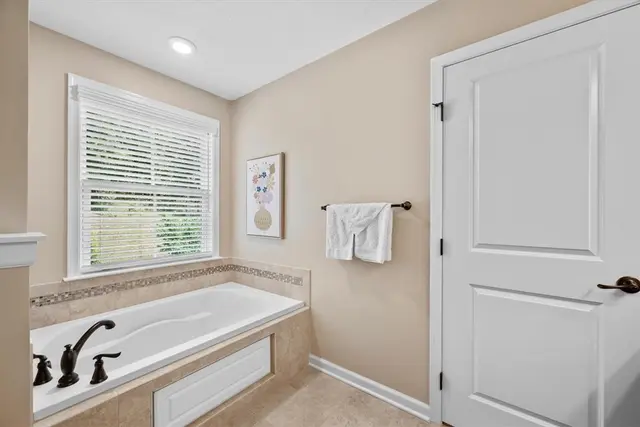 307 Longmore Drive gallery image 7