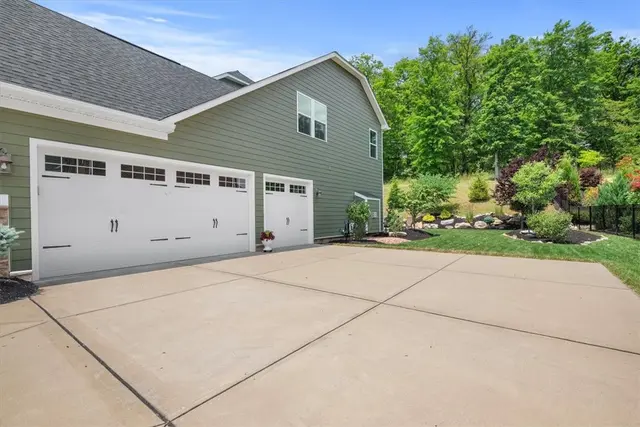 307 Longmore Drive gallery image 13