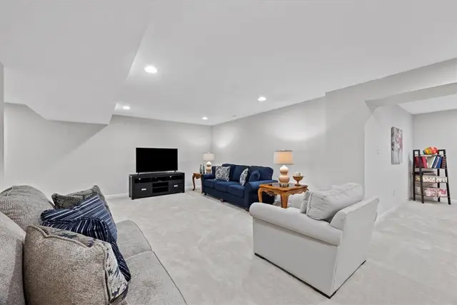 307 Longmore Drive gallery image 14
