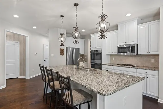 307 Longmore Drive gallery image 16