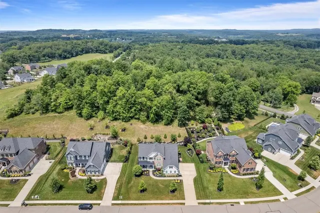 307 Longmore Drive gallery image 17