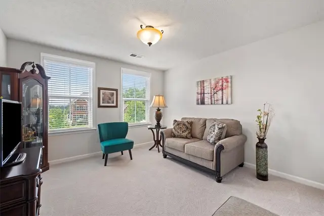 307 Longmore Drive gallery image 18