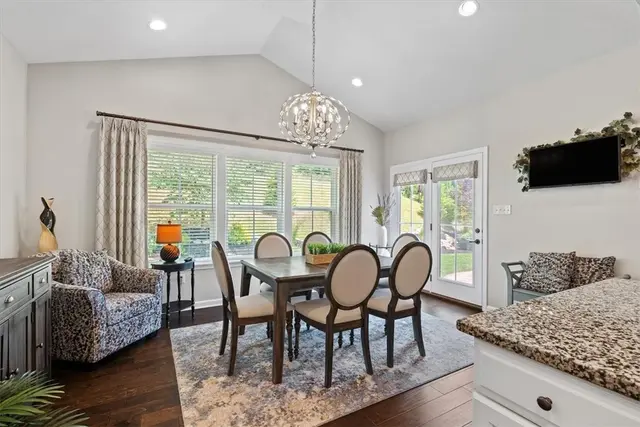 307 Longmore Drive gallery image 20