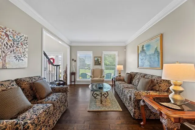 307 Longmore Drive gallery image 31