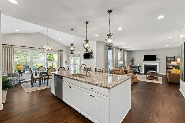 307 Longmore Drive gallery image 32