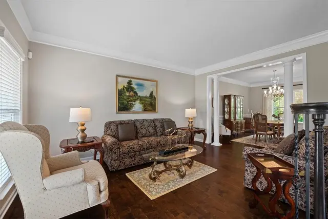 307 Longmore Drive gallery image 33
