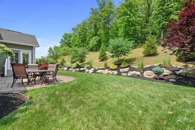 307 Longmore Drive gallery image 37