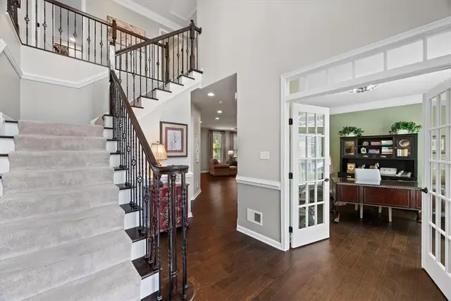 307 Longmore Drive gallery image 38