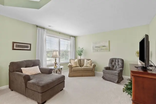 307 Longmore Drive gallery image 40
