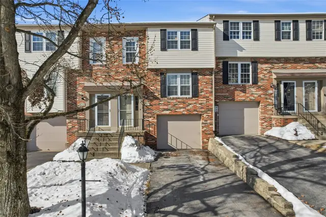 3073 Meadow Brook Ct gallery image 2