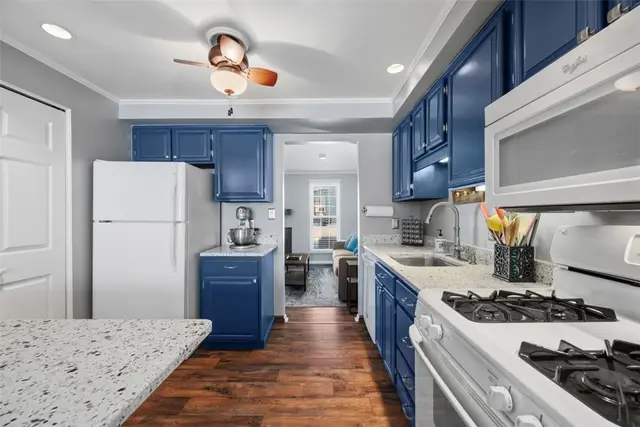 3073 Meadow Brook Ct gallery image 3