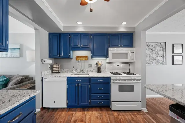 3073 Meadow Brook Ct gallery image 4