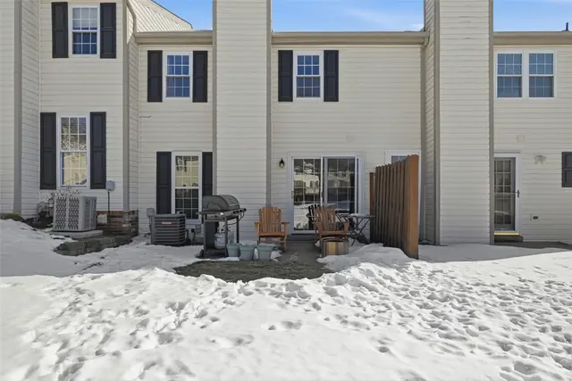 3073 Meadow Brook Ct gallery image 7