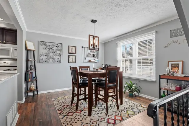 3073 Meadow Brook Ct gallery image 9