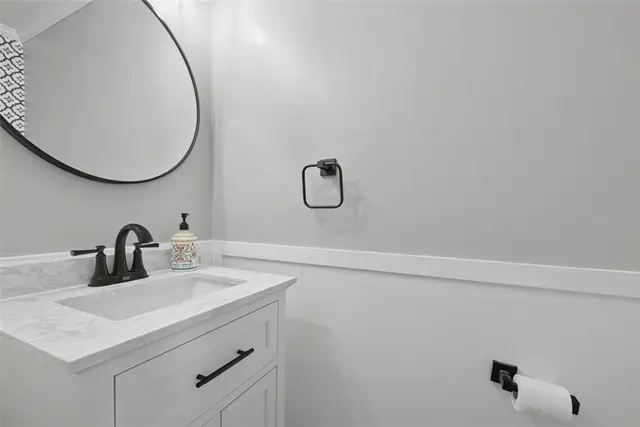 3073 Meadow Brook Ct gallery image 16