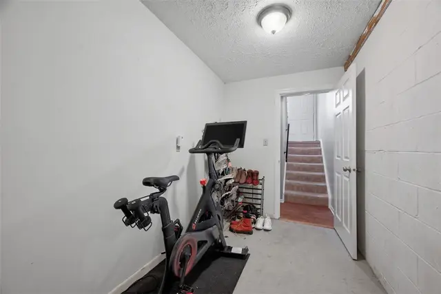 3073 Meadow Brook Ct gallery image 27