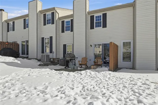 3073 Meadow Brook Ct gallery image 29
