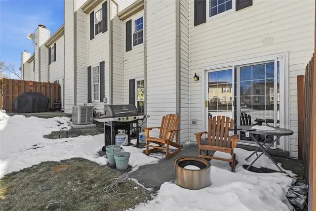 3073 Meadow Brook Ct gallery image 30