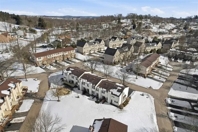 3073 Meadow Brook Ct gallery image 36