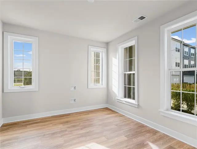 308 Frederick Way gallery image 11