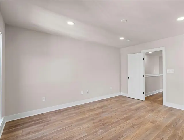 308 Frederick Way gallery image 14