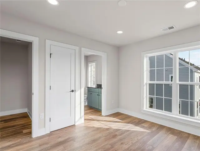308 Frederick Way gallery image 16