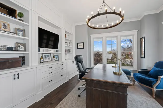 308 Groomes Court gallery image 2