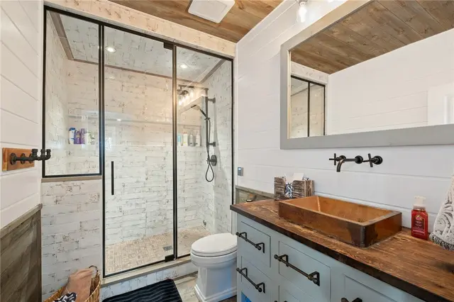 308 Groomes Court gallery image 8