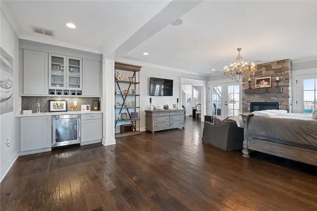 308 Groomes Court gallery image 9